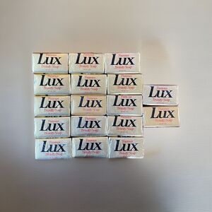 Vtg Famous Lux Beauty Soap Bars 5 oz Gold Foil Advertisement Lot of 17 NOS